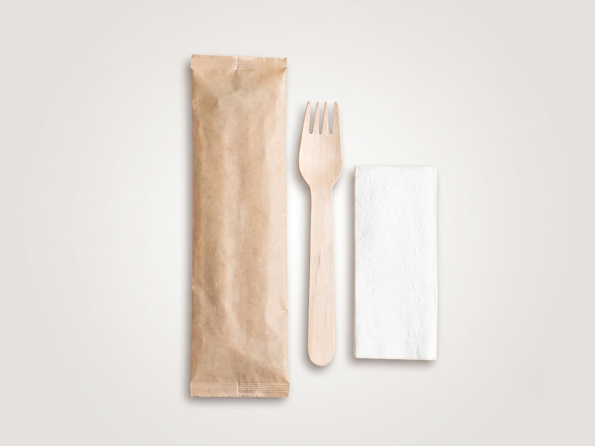 Set di posate in legno in busta kraft Forchetta + tovagliolo COD 8625